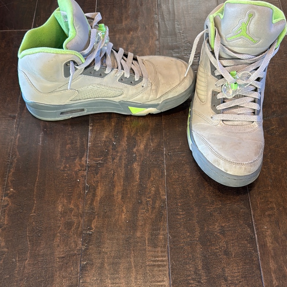 Green High-Top Sneakers with Textured Material and White Rubber Sole